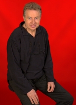 Volker Rebell auf Hocker